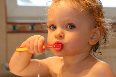 El lavado de los dientes: evitar el exceso de fluor en los niños